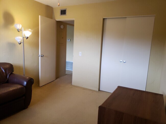 2nd bedroom - 2454 Australia Way E
