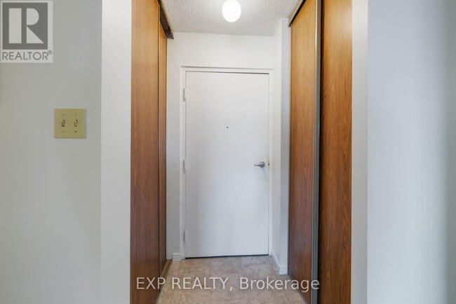 Building Photo - 106-106 Orange St