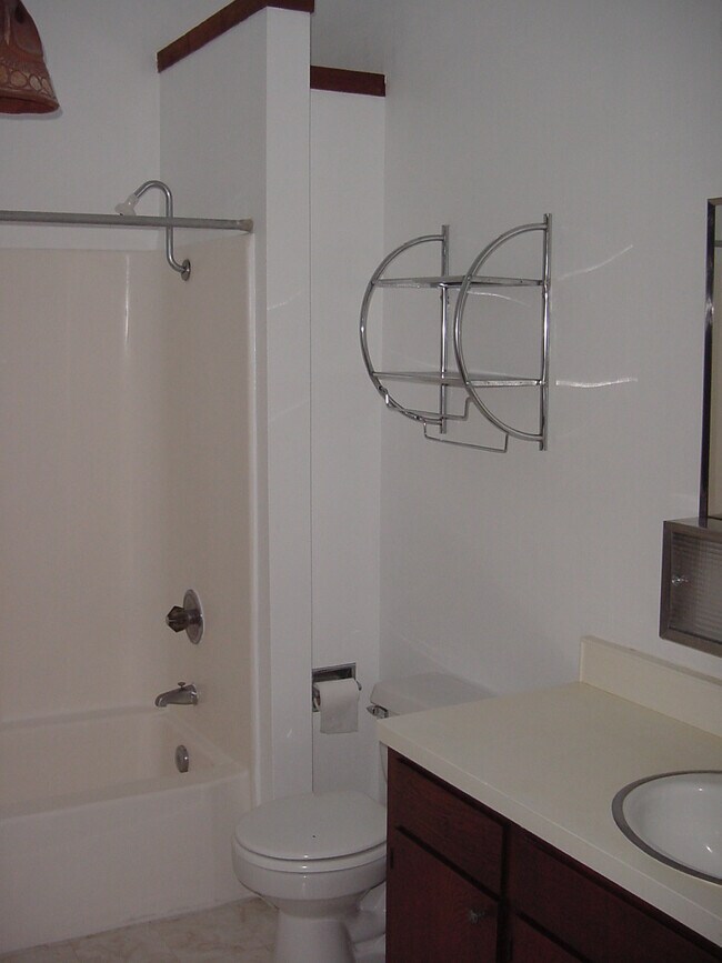Building Photo - 1142 Leff St