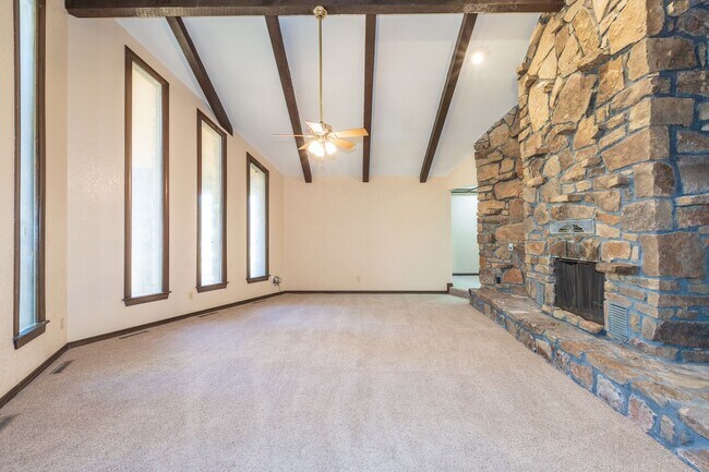 Foto del edificio - 4 Bed 2 Bath Rental Home in Tulsa - Coming...