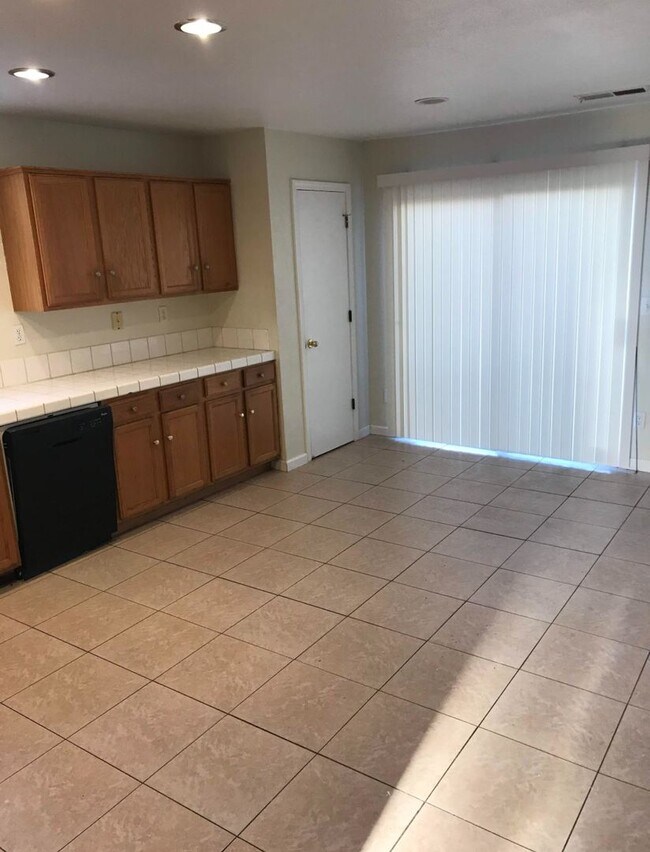 Foto del edificio - 4 Bedroom/2 Bath Home Stockton Ca