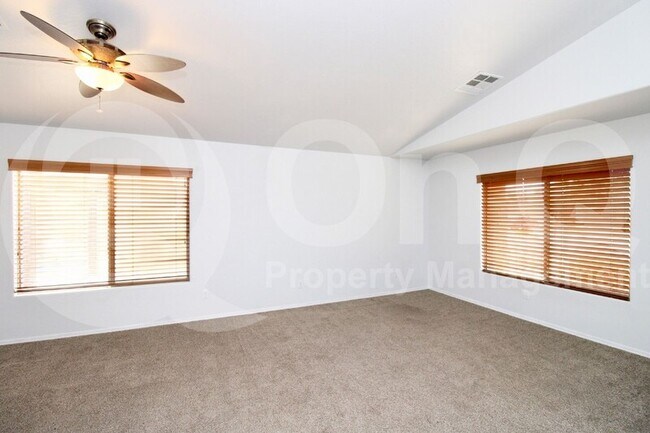 Foto del edificio - 23393 222nd St