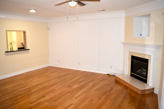 Building Photo - 2233 Oak Hill Village Ln