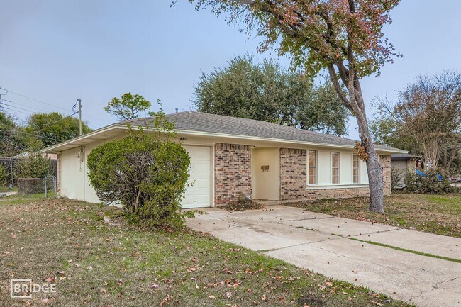 Building Photo - 413 Lindo Dr