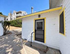 Building Photo - 1339 E Santa Clara St