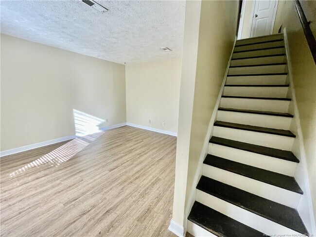 Foto del edificio - 5854 Aftonshire Dr