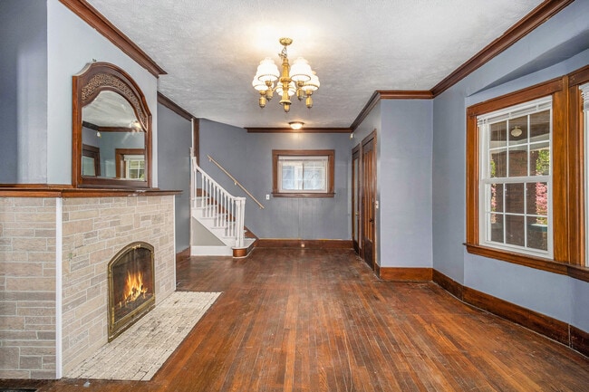 Building Photo - 1321 Bemis St SE