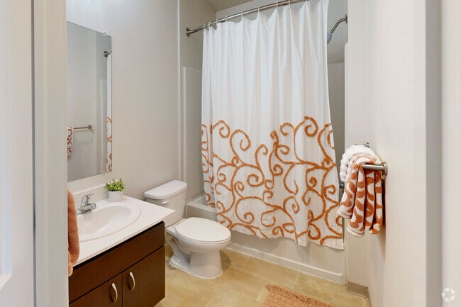 3BR, 3BA - 1,195SF - Bathroom 2 - Villas, The