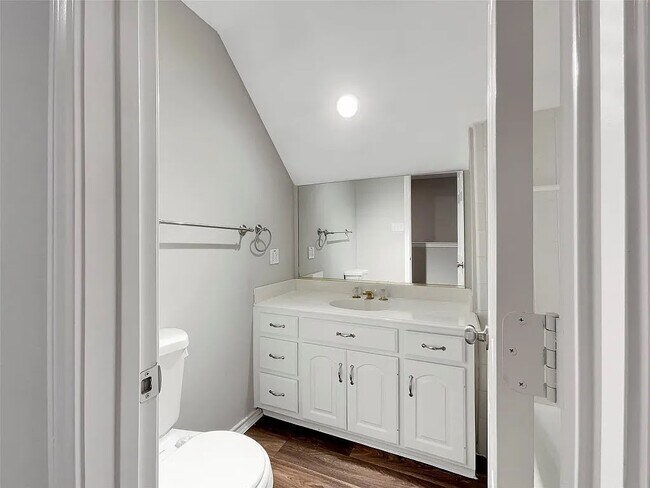 Building Photo - 112 Paige Ln