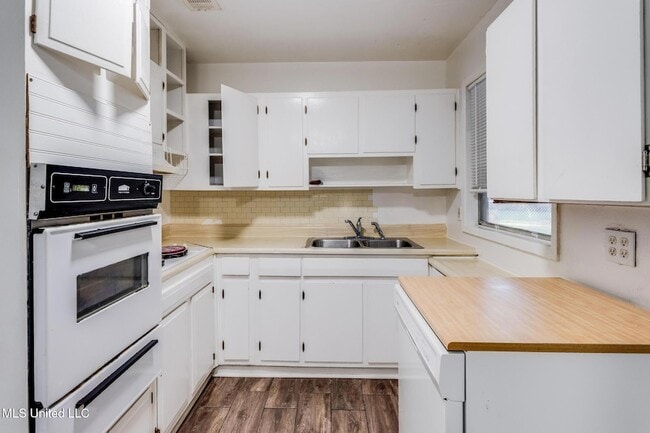 Foto del edificio - 1889 Greater Ave