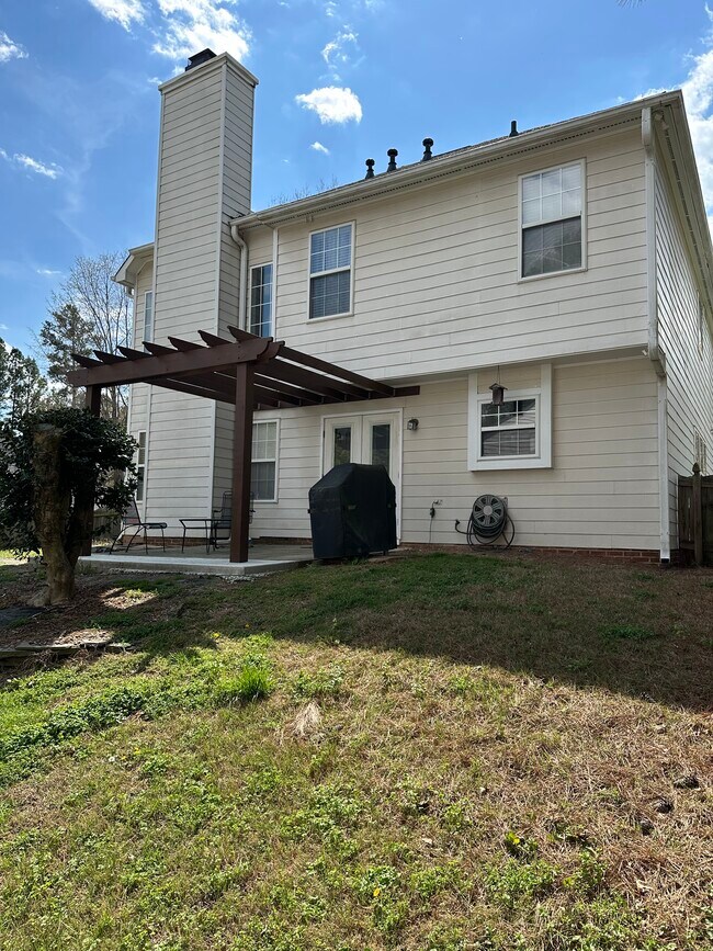 Building Photo - 610 Spring Meadow Dr