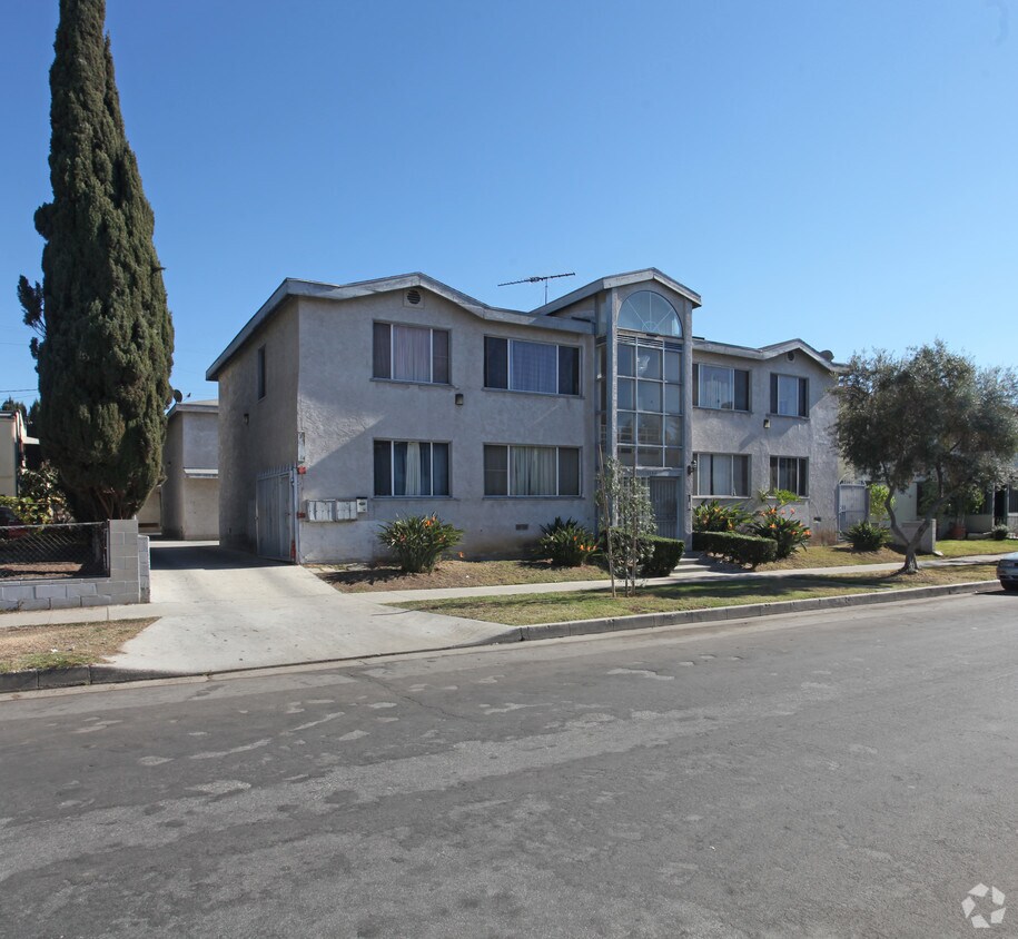 Building Photo - 1140 N New Hampshire Ave