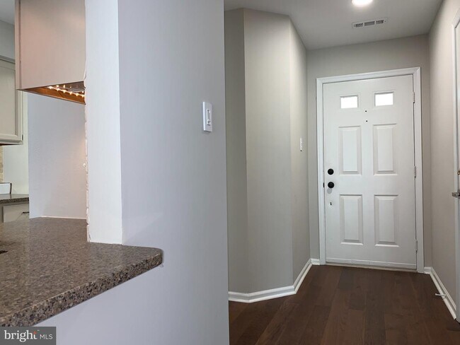 Building Photo - 683 Danbury Ct