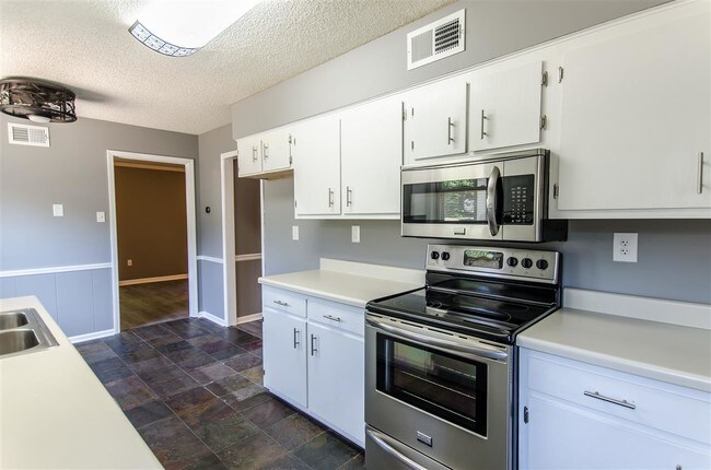 Building Photo - 4150 Elm Hill Dr