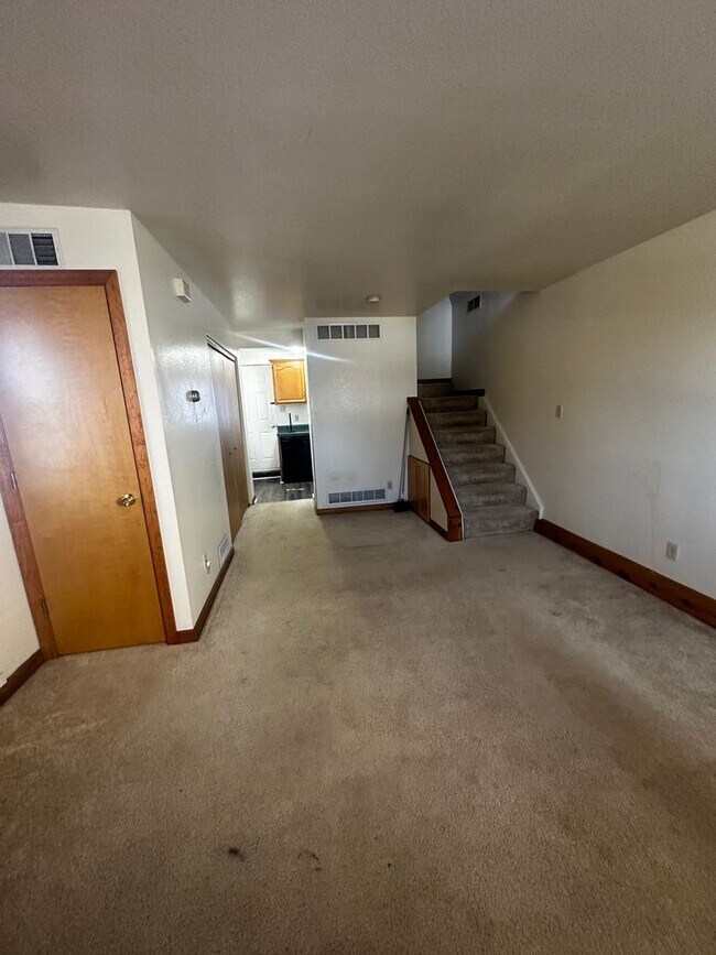 Building Photo - 1 BD/ 1 BA Home for Rent in Carnegie