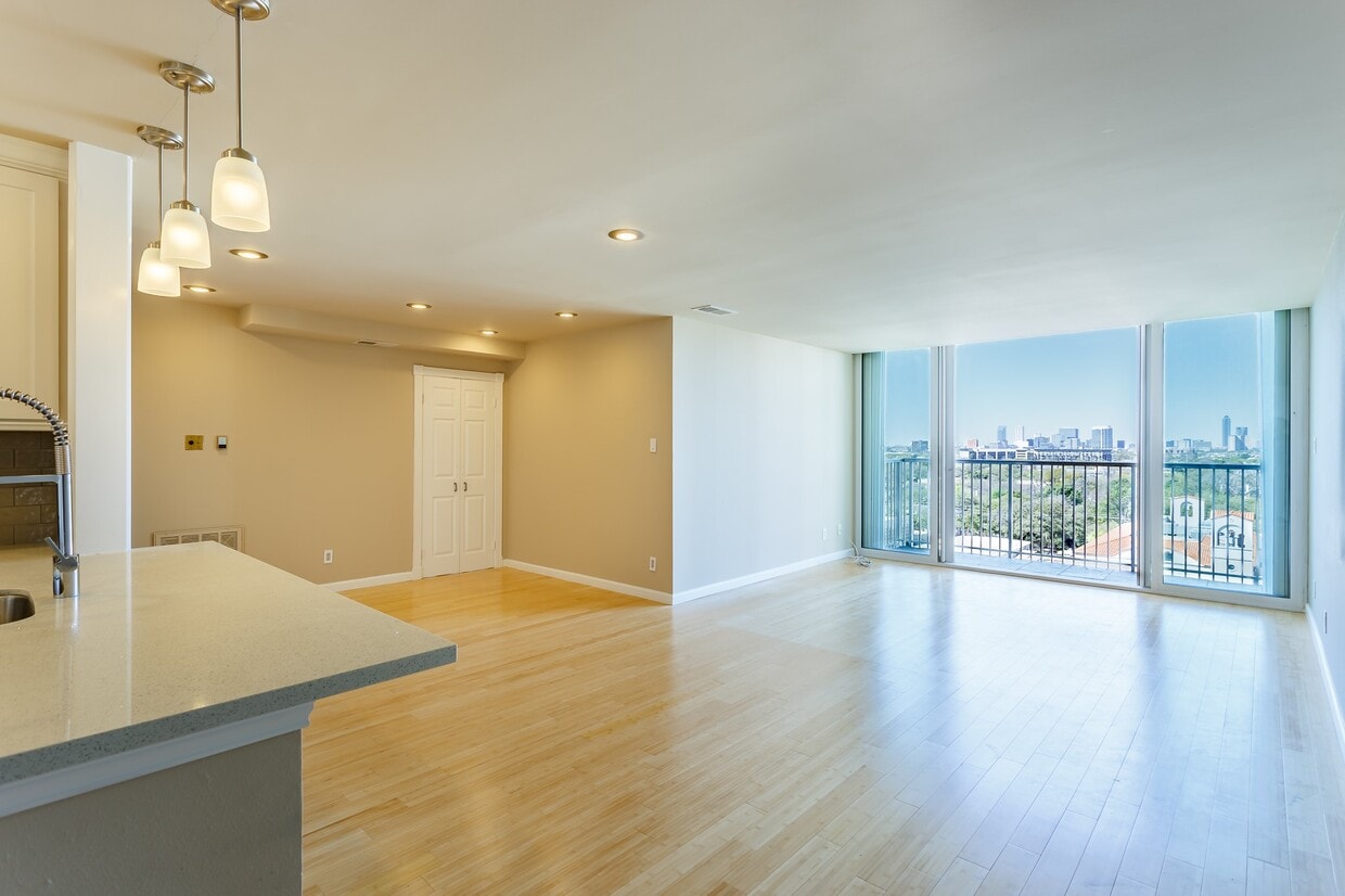 Foto principal - 3614 Montrose Blvd