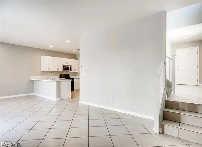 Building Photo - 227 Charming Ct