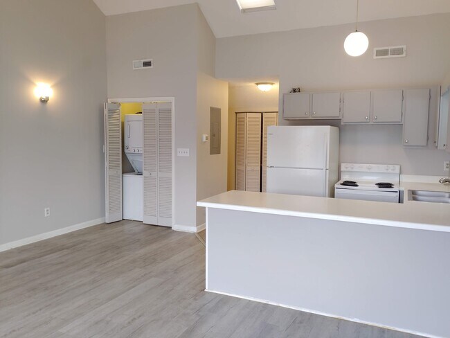 Building Photo - 510 Fairwood Lakes Dr