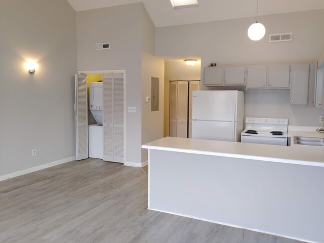 Building Photo - 510 Fairwood Lakes Dr