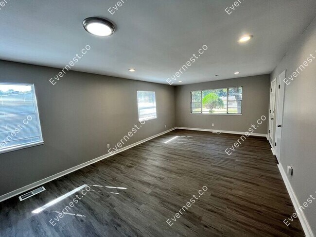 Building Photo - 647 Piermont St