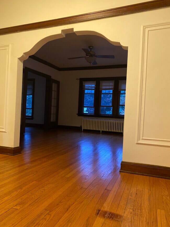Foto del edificio - 3833 N Oakland Ave