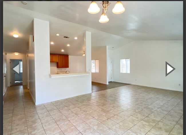 Building Photo - Southwest Bakersfield 3-Bedroom — FIRST MONTH FREE!