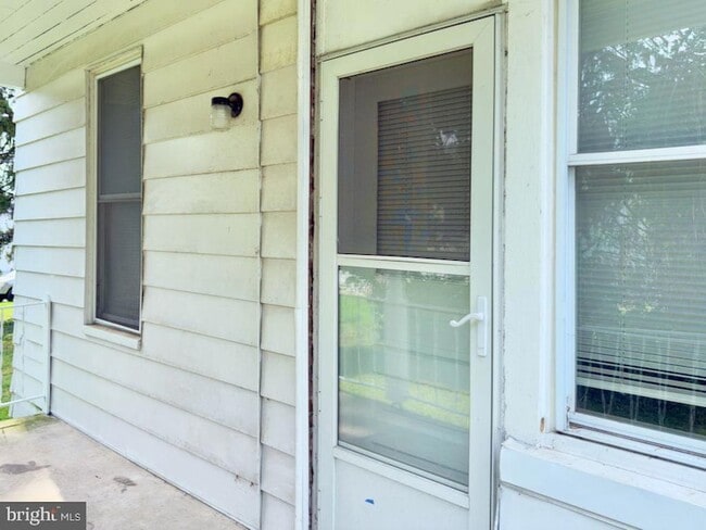 Building Photo - 122 Houston Ave