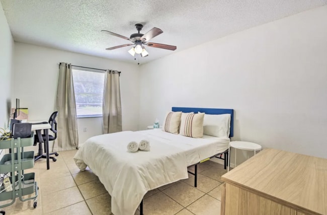 Building Photo - 416 40th St E