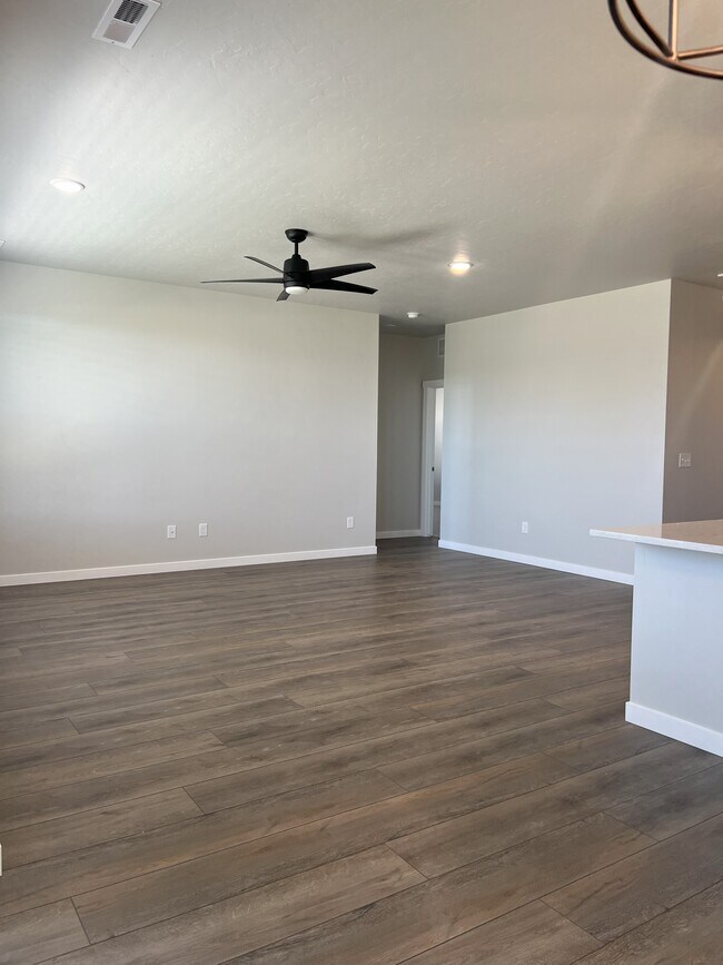 Building Photo - 2285 N Lithodora Ave