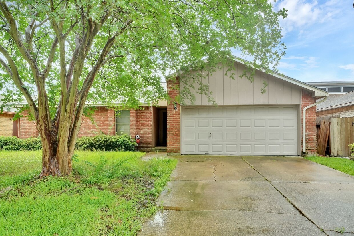 Beautiful 3 bed 2 bath in Sterling Green! - Beautiful 3 bed 2 bath in Sterling Green!