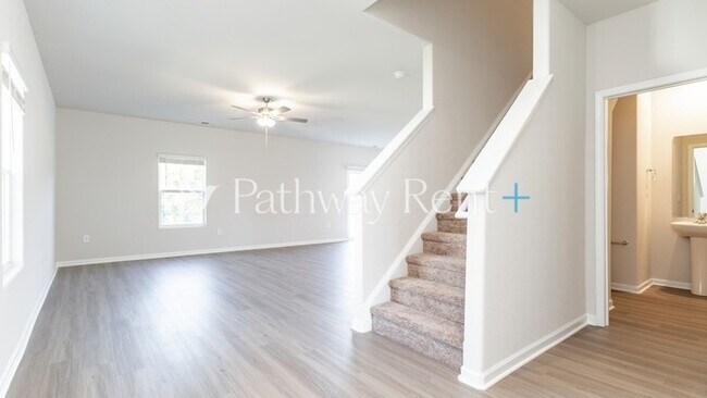 Building Photo - 613 Mackenzie Cv