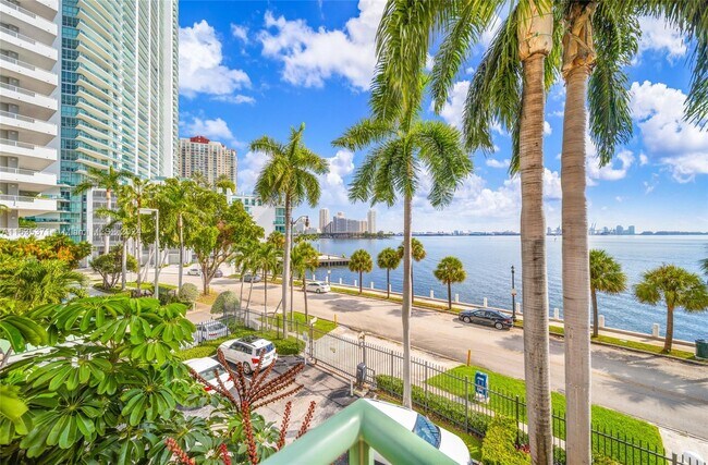 Foto del edificio - 1408 Brickell Bay Dr