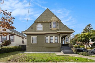 Building Photo - 1423 Caroline St