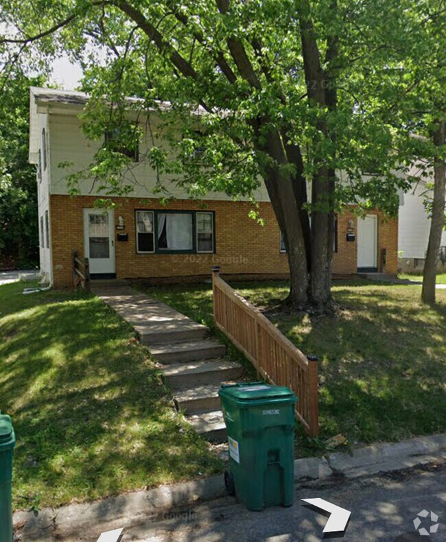 Waltons Of Reservoir Hills Apartments under 400 Minneapolis, MN 2