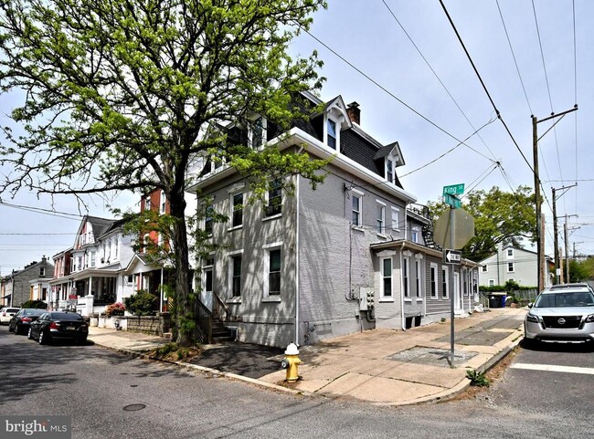 Foto del edificio - 563 King St