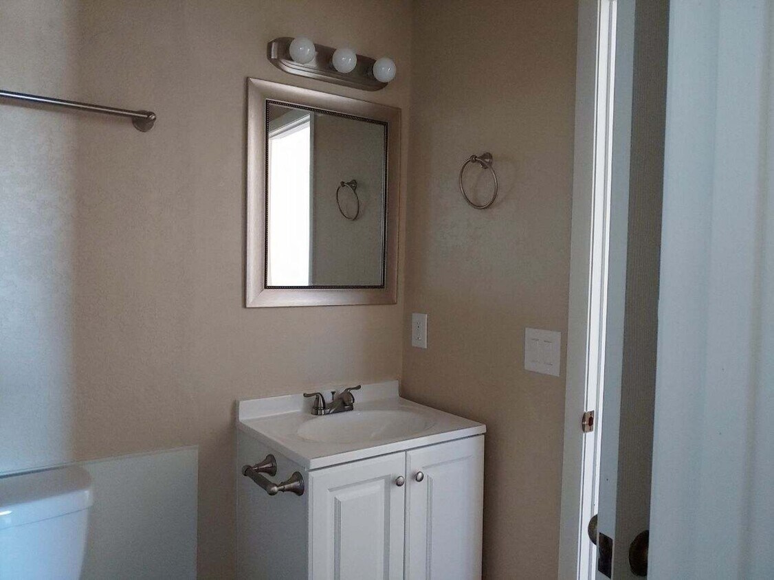 Foto principal - 301 Meadow Dr