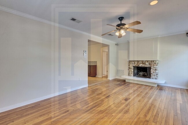 Building Photo - 4815 Woodview Ave
