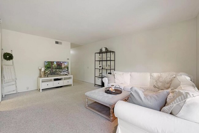 Family Room #2 - 786 Woodside Ln E