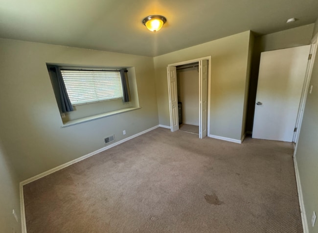 Photo - 900 E 112th Pl Apartment