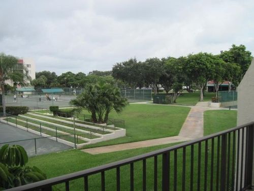 Foto del edificio - 2820 Tennis Club Dr
