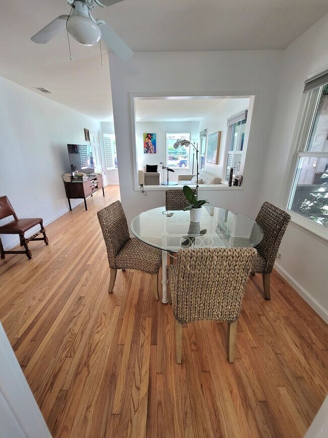Foto del edificio - Prime Sunset Park 2/1 with 6000 sq ft lot