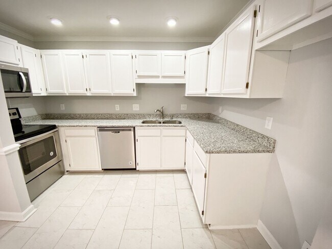 Foto del edificio - Beautifully Renovated 2 Bedroom 2 Bath in ...