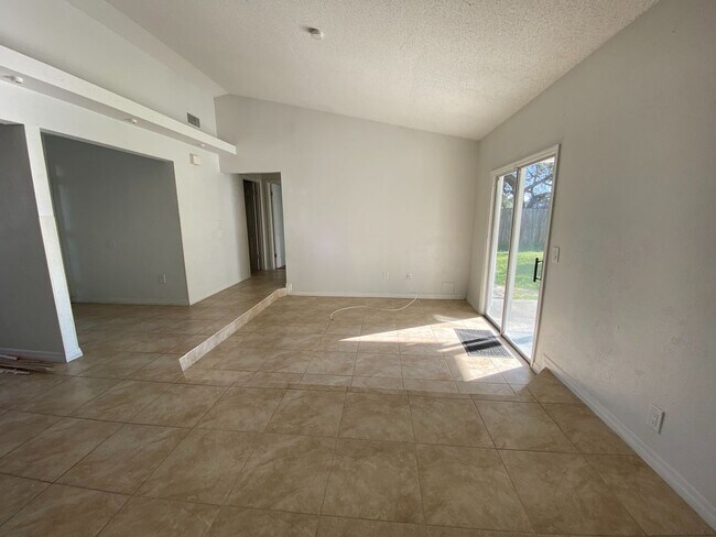 Foto del edificio - Deltona House For Rent -1778 Belspring Avenue