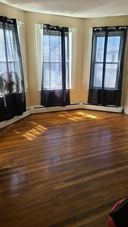Primary Photo - 26 Dickens St