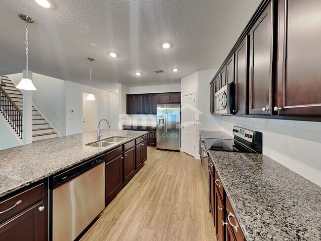 Foto del edificio - 3150 Creek Village Ln