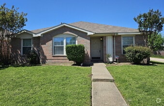 Building Photo - 2841 McKenzie Ln