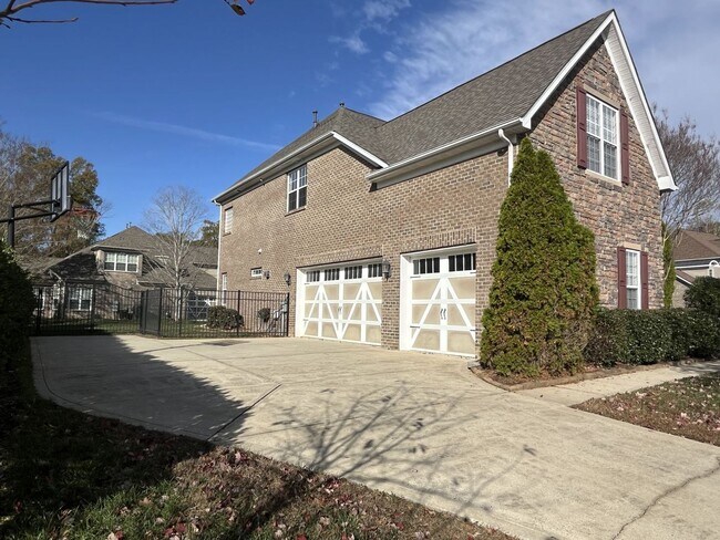 Foto del edificio - Stunning 6 Bedroom home in South Charlotte...