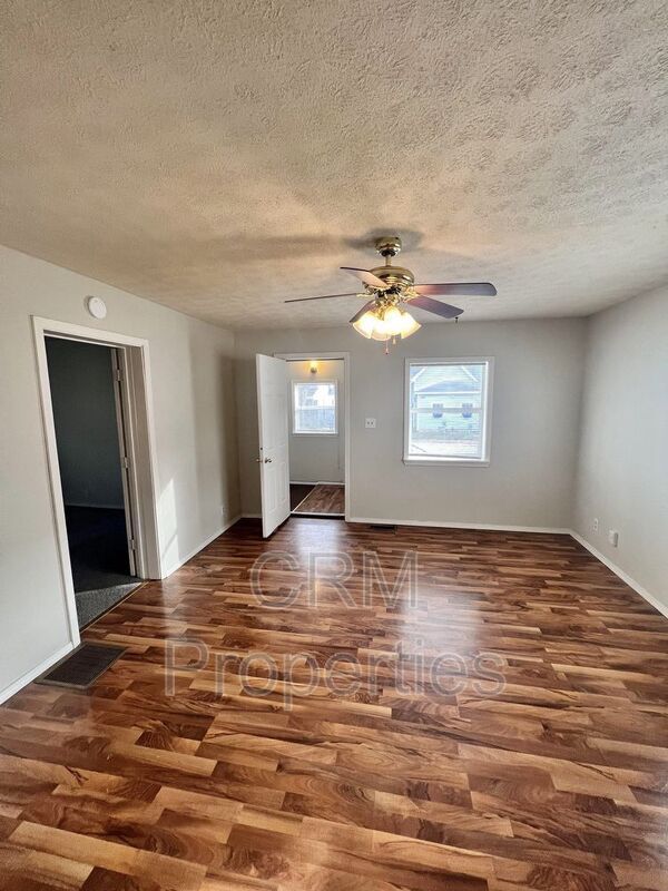 Building Photo - 609 S Crystal St