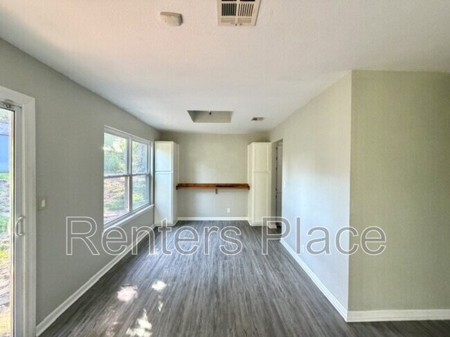 Building Photo - 5707 S Yukon Ave