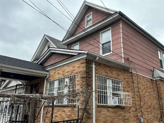 Foto del edificio - 88-10 173rd St